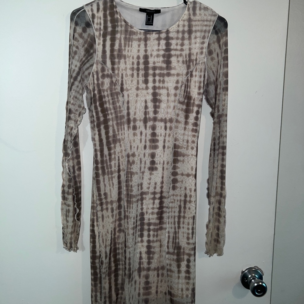 A causal long sleeve mini dress